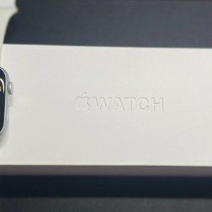 Apple Watch Series 8 GPS 45mm Silver Aluminum Case White Sport Band